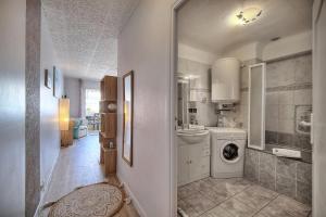 a bathroom with a washer and dryer in a room at IMMOGROOM - Near the city centre and the beach - Air conditioning - Terrace in Cannes