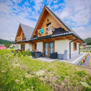 a house with a gambrel roof at Domek Dream Holiday in Poronin