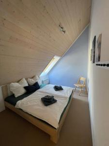 Katil atau katil-katil dalam bilik di Blaues Haus am See
