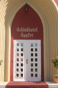Fasade eller inngang på Hotel Schloss Spyker