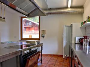 Nhà bếp/bếp nhỏ tại Holiday Home Runnimoos-1 by Interhome