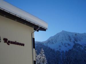 A general mountain view or a mountain view taken from the holiday home
