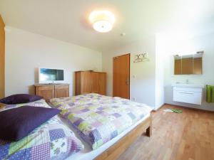 A bed or beds in a room at Holiday Home Runnimoos-3 by Interhome