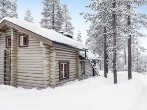 a log cabin in the snow with trees at Holiday Home Saivontupa by Interhome in Ylikyro +25 photos