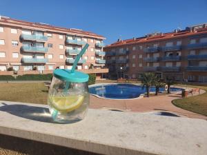 Bazén v ubytování Apartaments Flamingo nebo v jeho okolí
