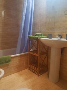 Koupelna v ubytování Apartaments Flamingo + 31 fotografií