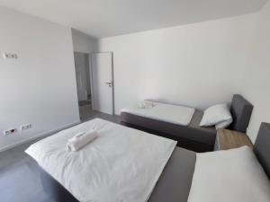 Ein Bett oder Betten in einem Zimmer der Unterkunft Ferienwohnungen am Stadtgarten Pforzheim