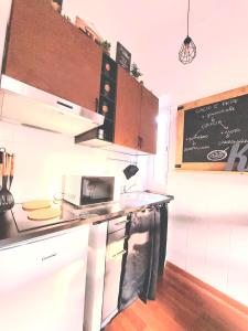 a kitchen with a counter top with a microwave at Trastevere In Bike - Con Wi-Fi e AC in Rome