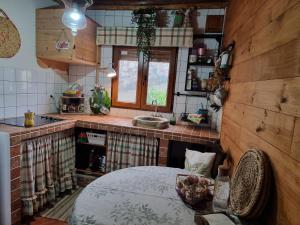 A kitchen or kitchenette at Casa Fuente Hervera