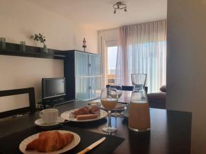 TV a/nebo společenská místnost v ubytování Apartaments Flamingo
