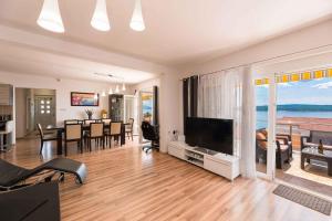 a living room with a television and a dining room at One-Bedroom Apartment Crikvenica near Sea 2 in Dramalj