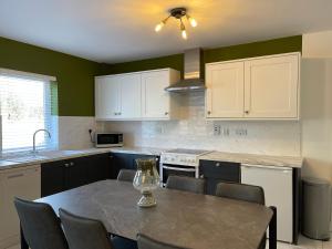 Foto dalla galleria di No2 at Rosebank Apartments a Moville