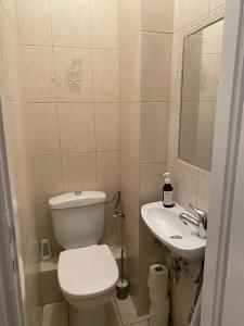 Kúpeľňa v ubytovaní Mieszkanie z duszą w sercu Jeżyc + 6 fotografií