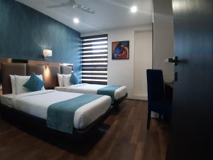 Postel nebo postele na pokoji v ubytování The Opus Kolkata - A Boutique Hotel
