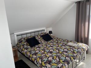 Łóżko lub łóżka w pokoju w obiekcie Apartament Wierzawice