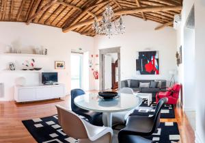 a living room with a table and chairs at Casa do Pico Arde in Ribeira Grande