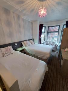 Llit o llits en una habitació de Blackpool Lodge
