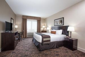 TV a/nebo společenská místnost v ubytování Radisson Hotel Edmonton Airport