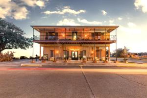 Gallery image of The Bank Hotel in Lake Arthur