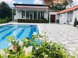 Gallery image of Hermosa Casa de campo grande con aire acon,wifi,piscina,billar !villa ensueño ! in Carmen de Apicalá
