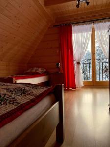 Cama ou camas em um quarto em Domek w Raju