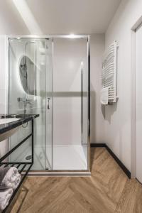 a glass shower in a bathroom with a sink at Apartament Moje Miasto in Gdynia
