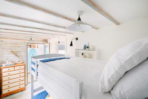 Postel nebo postele na pokoji v ubytování Gwithian, Sea Dream Beach Chalet