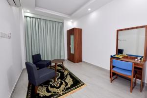 Χώρος καθιστικού στο Summit Hotel Suites - القمة للأجنحة الفندقيه