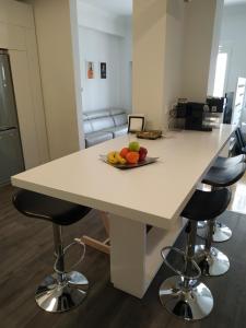 Fotografia z galérie ubytovania Fully renovated, family-friendly apartment, next to a huge green park, in Athens center v Aténach