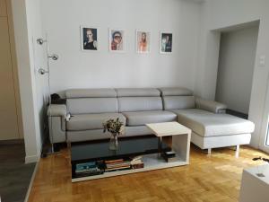 Posedenie v ubytovaní Fully renovated, family-friendly apartment, next to a huge green park, in Athens center