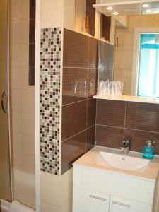 a bathroom with a sink and a shower at Palace Inn Rooms in Split