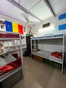 Ένα ή περισσότερα κρεβάτια σε δωμάτιο στο Zigzag Homestay