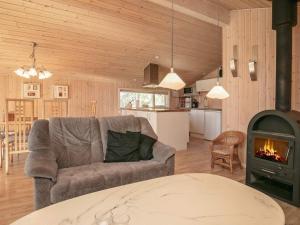 een woonkamer met een bank en een open haard bij 6 person holiday home in Fjerritslev in Fjerritslev