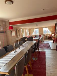 Ruang duduk di Kolmårdsgården B&B