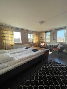 Katil atau katil-katil dalam bilik di Kolmårdsgården B&B