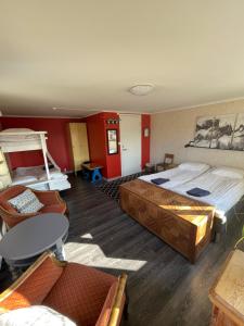 Katil atau katil-katil dalam bilik di Kolmårdsgården B&B