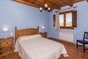 A bed or beds in a room at Ruralracons