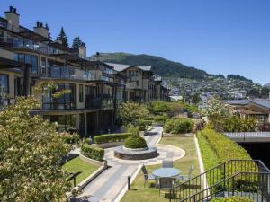 a view of a city with houses and a park at THE BEACON - 2 BEDROOM TOWN CENTER APARTMENT 614 in Queenstown