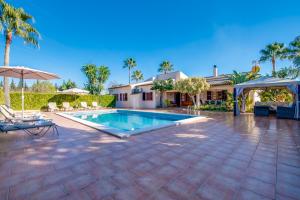 a house with a swimming pool and palm trees at Ideal Property Mallorca - Es Pascolet in Inca