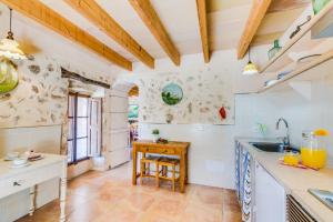 Kuchyň nebo kuchyňský kout v ubytování Ideal Property Mallorca - Can Gelat