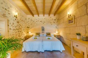Postel nebo postele na pokoji v ubytování Ideal Property Mallorca - Can Gelat