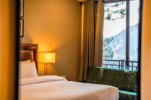 Ein allgemeiner Bergblick oder ein Berglick von des Hotels aus