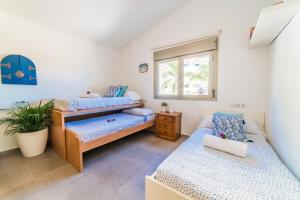 Łóżko lub łóżka w pokoju w obiekcie Ideal Property Mallorca - Gaviotas