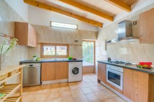 Kuchnia lub aneks kuchenny w obiekcie Ideal Property Mallorca - Can Sito