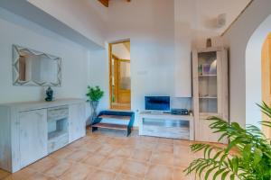 Telewizja i/lub zestaw kina domowego w obiekcie Ideal Property Mallorca - Can Sito