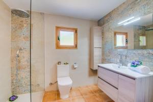 Łazienka w obiekcie Ideal Property Mallorca - Can Sito