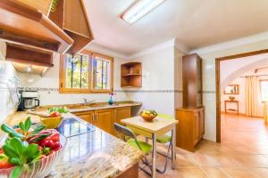 Kuchyň nebo kuchyňský kout v ubytování Ideal Property Mallorca - Casa Tenis