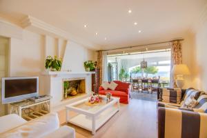 A seating area at Ideal Property Mallorca - Llenaire