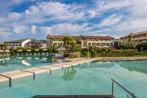 Der Swimmingpool an oder in der Nähe von Hotel Caesius Thermae & Spa Resort