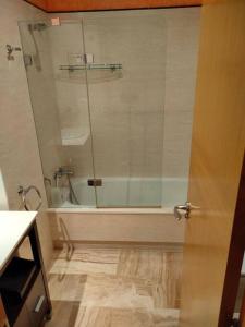 a bathroom with a shower with a glass door at Piso espectacular al lado de las playas en Portonovo in Sanxenxo